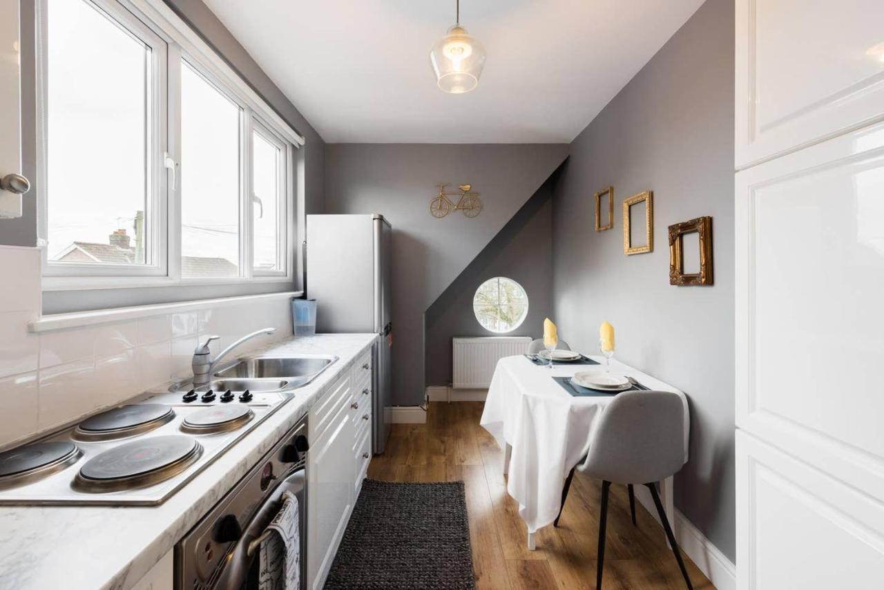 The Bluebird - One Bedroom Apartment In Watford Watford  Eksteriør bilde