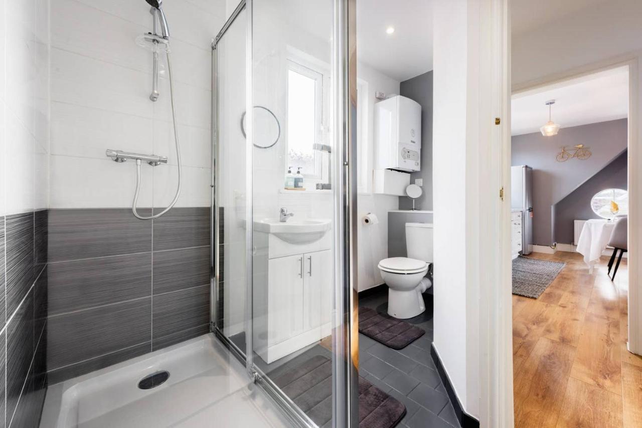 The Bluebird - One Bedroom Apartment In Watford Watford  Eksteriør bilde